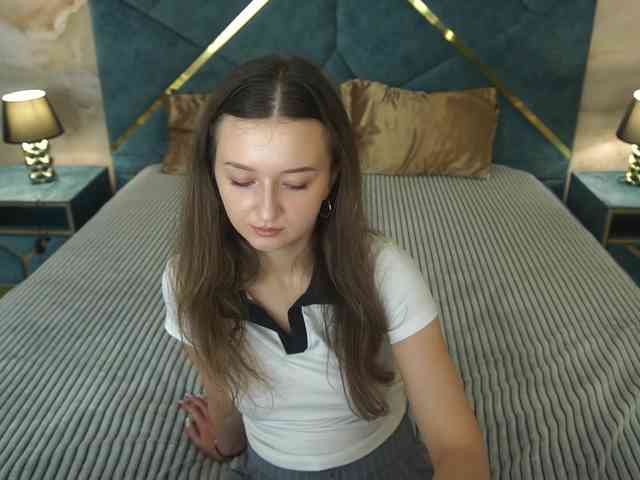 Model: CyrenaLuxe