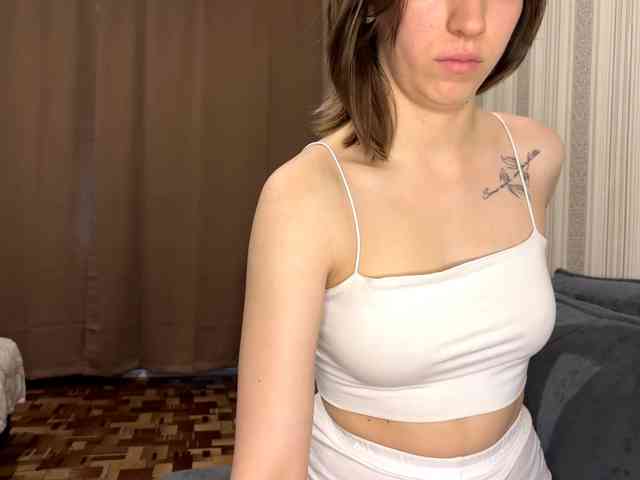 CameliaHovermale webcam