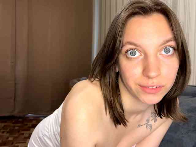 CameliaHovermale webcam