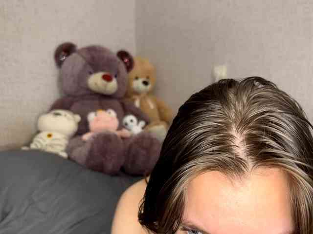 CameliaHovermale webcam