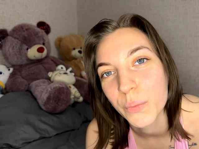 CameliaHovermale webcam