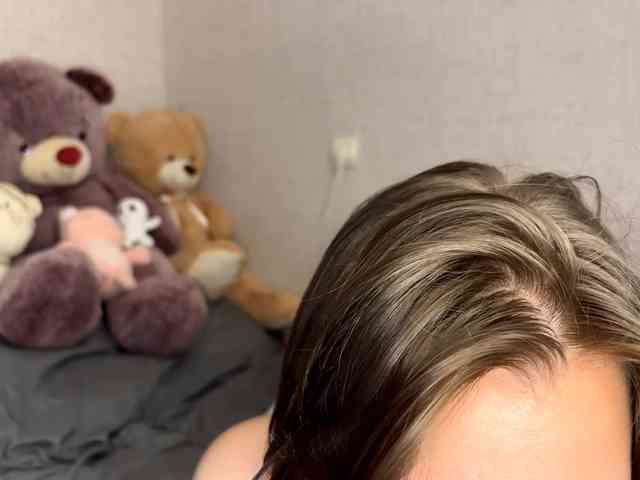 CameliaHovermale webcam