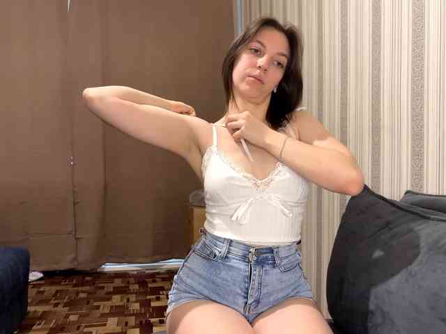 CameliaHovermale webcam