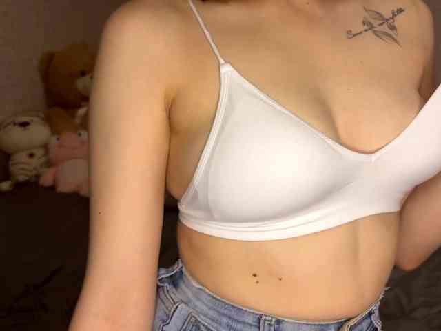 CameliaHovermale webcam