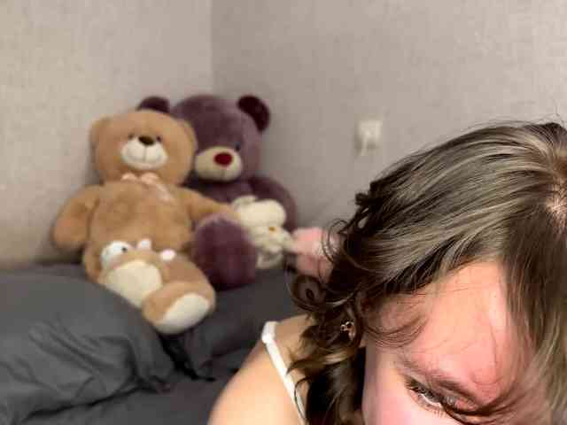 CameliaHovermale webcam