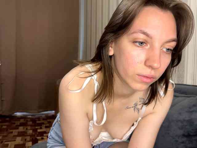 CameliaHovermale webcam