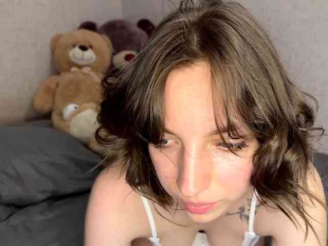 CameliaHovermale webcam