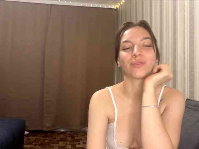 CameliaHovermale webcam