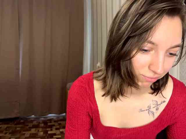 CameliaHovermale webcam