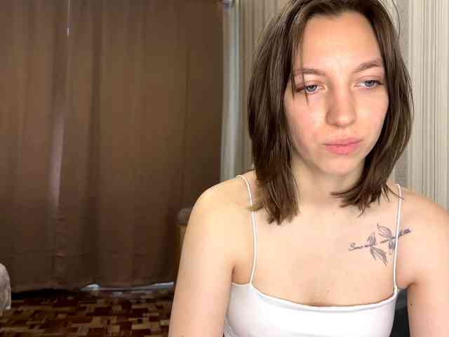 CameliaHovermale webcam