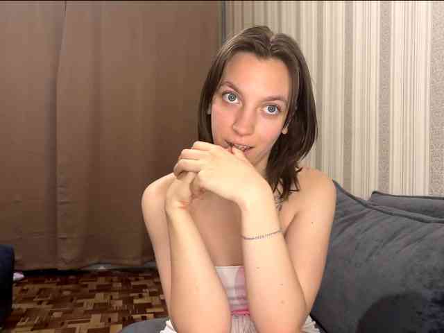 CameliaHovermale webcam