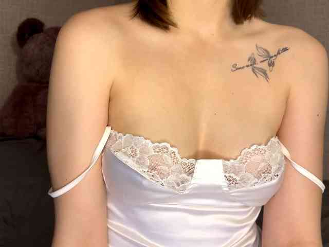 CameliaHovermale webcam