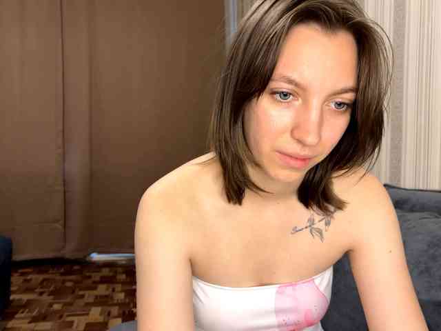 CameliaHovermale webcam