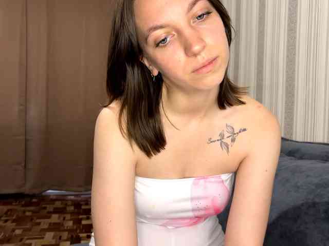 CameliaHovermale webcam