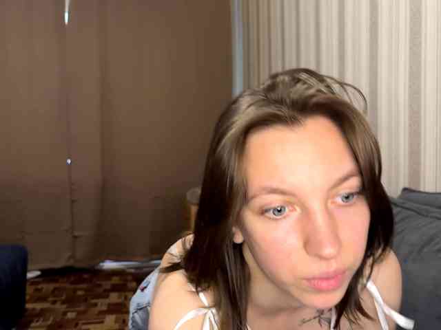 CameliaHovermale webcam