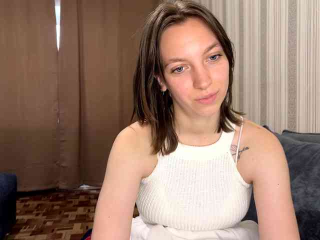 CameliaHovermale webcam