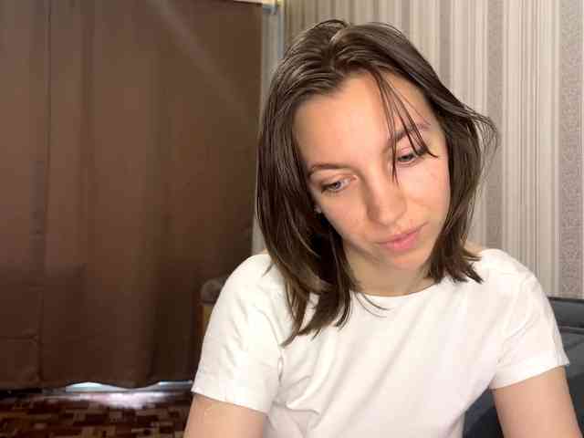 CameliaHovermale webcam