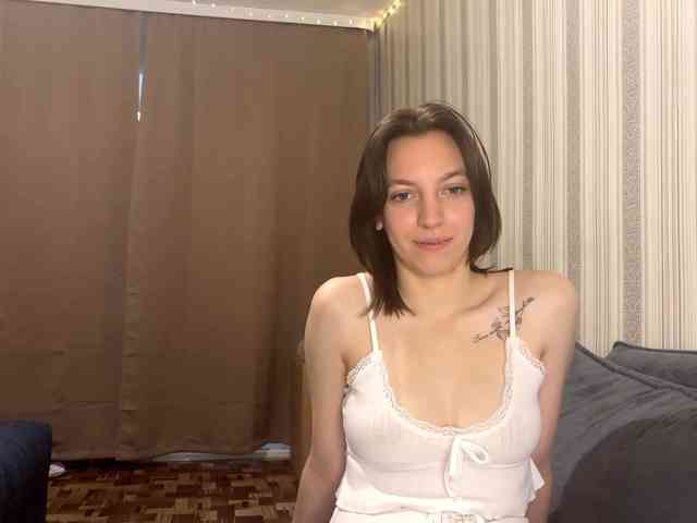 CameliaHovermale webcam