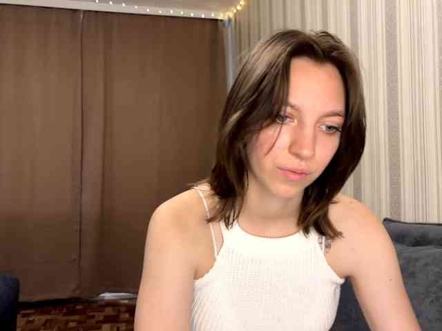 CameliaHovermale webcam