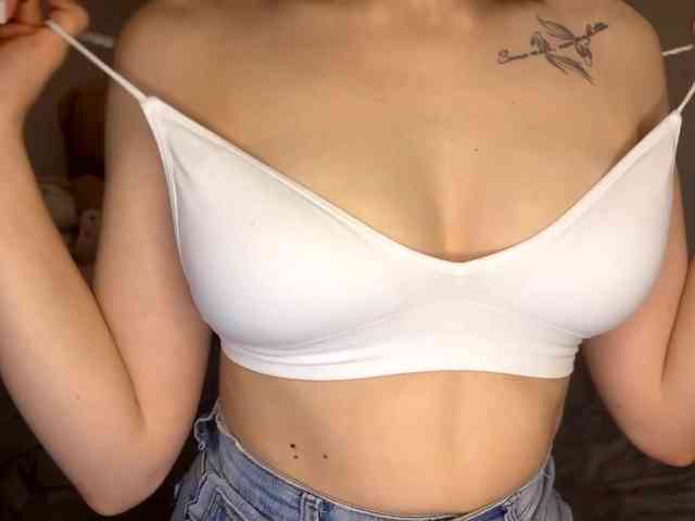 CameliaHovermale webcam