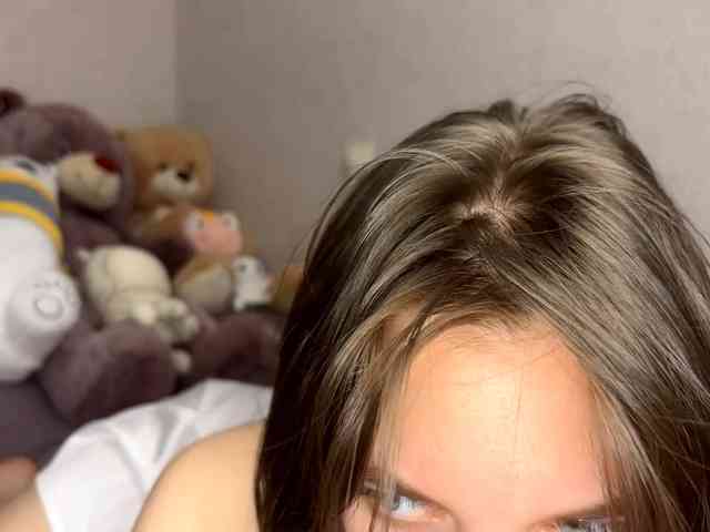 CameliaHovermale webcam