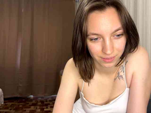 CameliaHovermale webcam