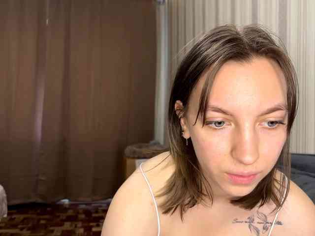 CameliaHovermale webcam