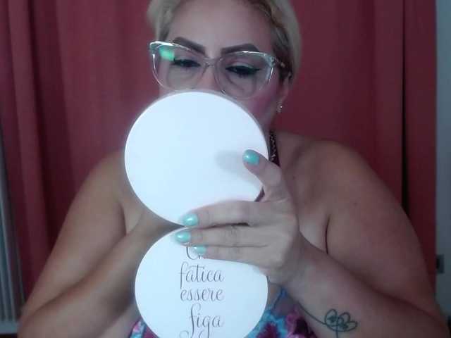 Elena-xx live cam on BongaCams