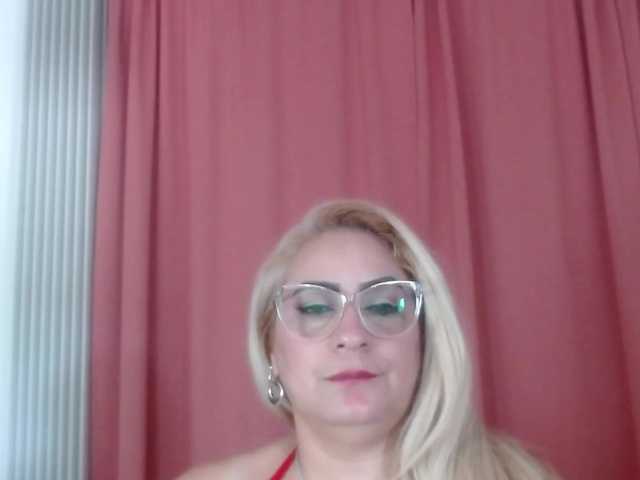 Elena-xx live cam on BongaCams