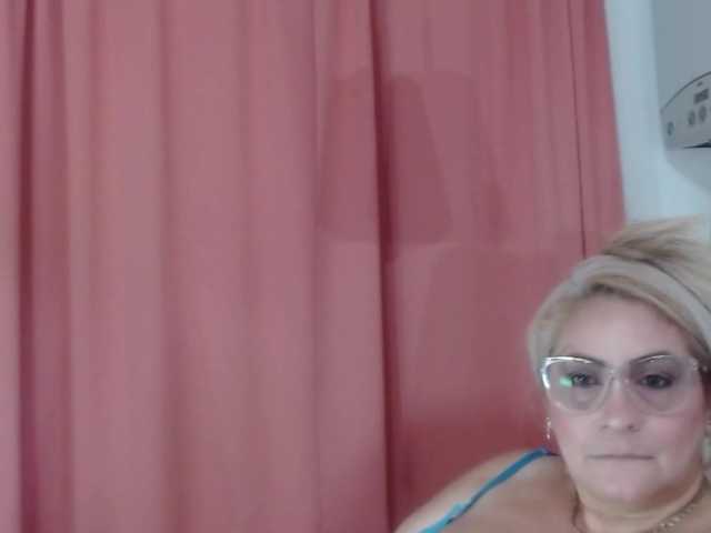 Elena-xx live cam on BongaCams