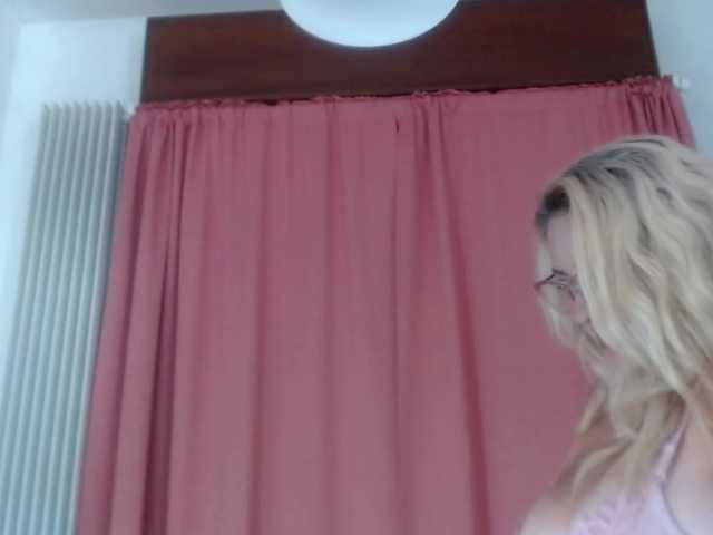 Elena-xx live cam on BongaCams