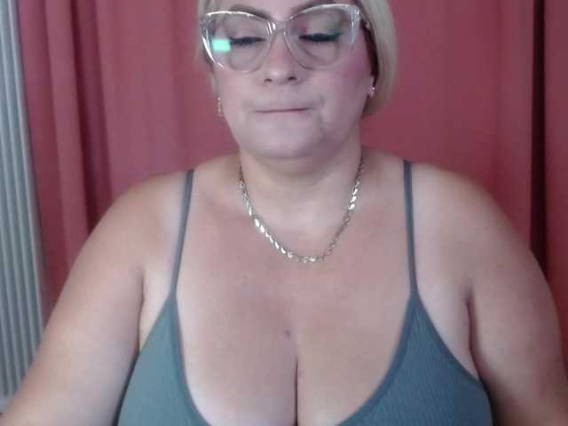 Elena-xx live cam on BongaCams