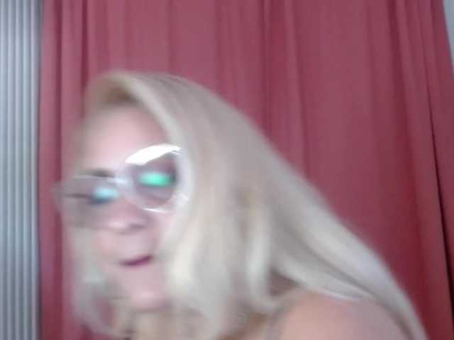 Elena-xx live cam on BongaCams