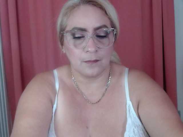 Elena-xx live cam on BongaCams