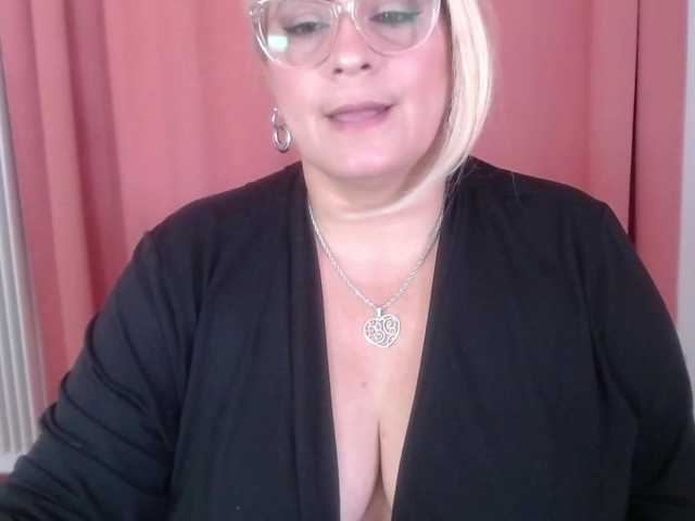 Elena-xx live cam on BongaCams