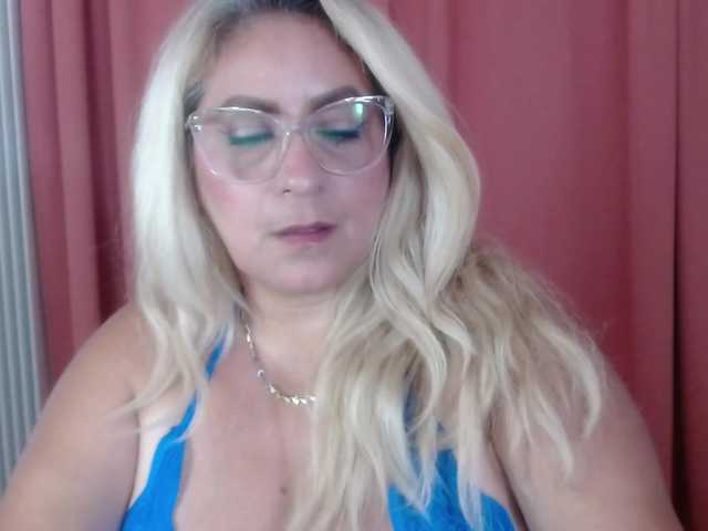 Elena-xx live cam on BongaCams