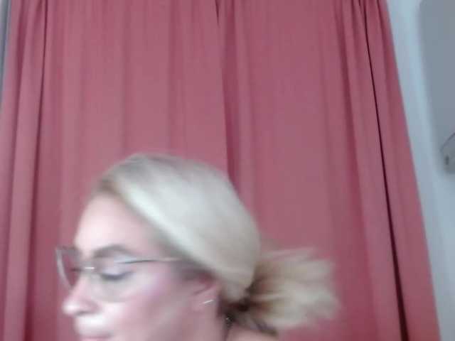 Elena-xx live cam on BongaCams