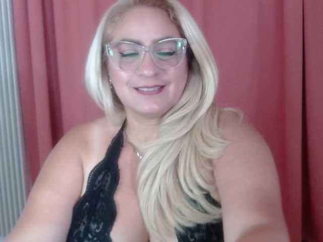 Elena-xx live cam on BongaCams