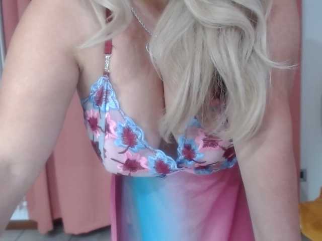 Elena-xx live cam on BongaCams