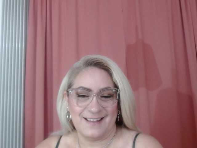 Elena-xx live cam on BongaCams