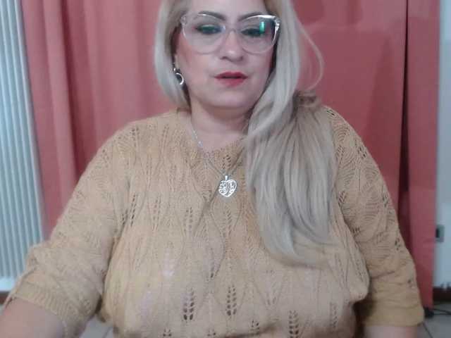 Elena-xx live cam on BongaCams