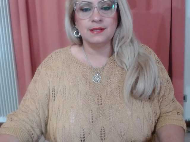 Elena-xx live cam on BongaCams