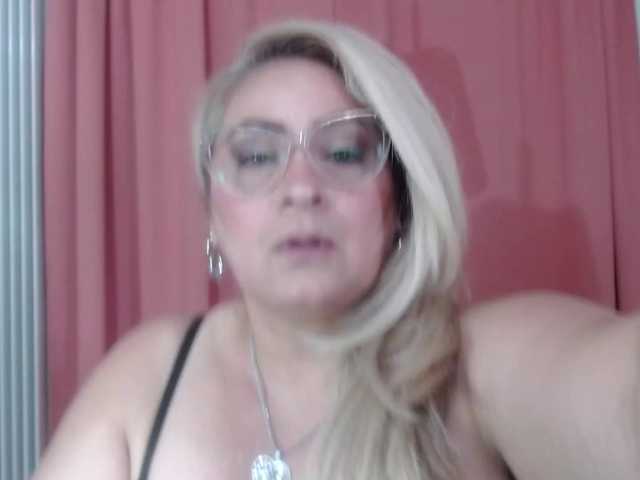 Elena-xx live cam on BongaCams