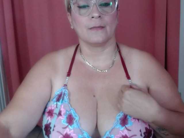 Elena-xx live cam on BongaCams