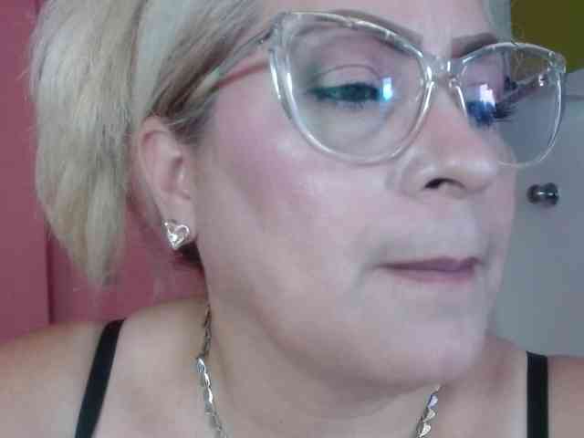 Elena-xx Live Webcam on BongaCams