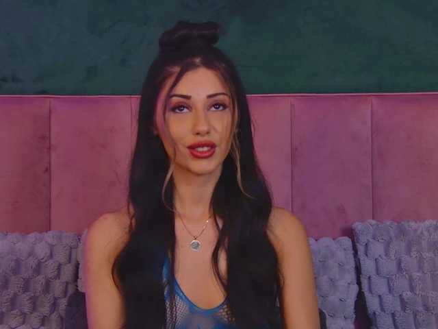le modèle OliviaRoss est en webcam porno dans un show sur le site bongacams, il possède les tags suivants: White/Caucasian,Brunette,Trimmed