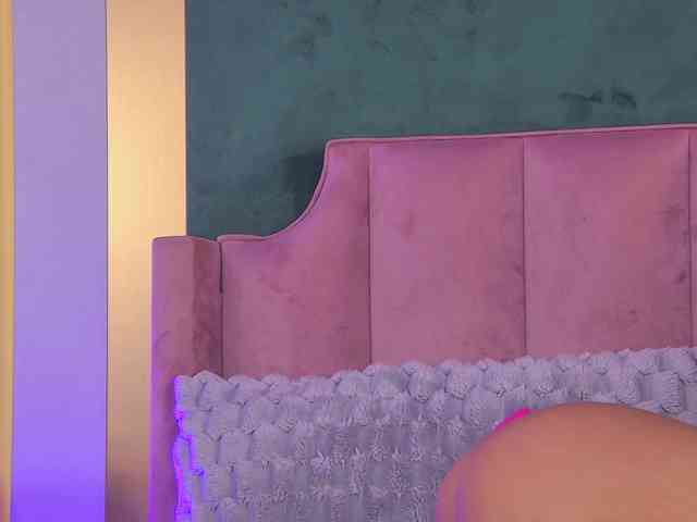 OliviaRoss webcam