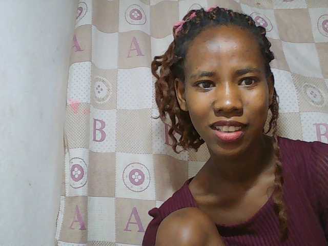 Sexy-Sarah live cam on BongaCams