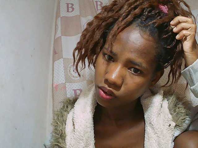 Sexy-Sarah live cam on BongaCams