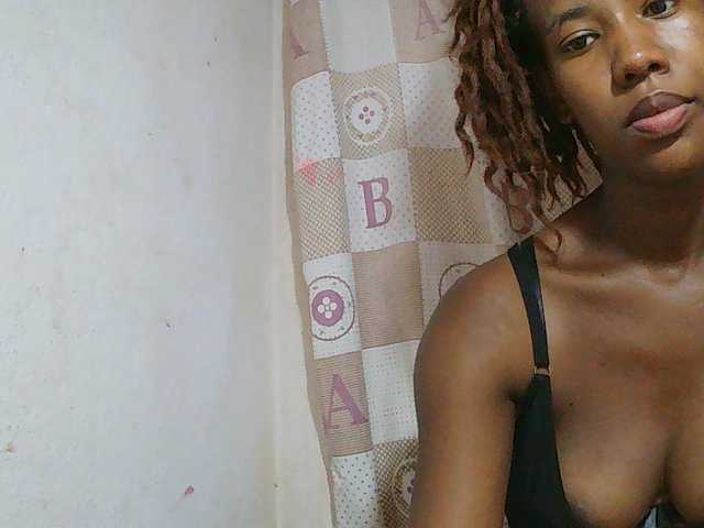 Sexy-Sarah live cam on BongaCams